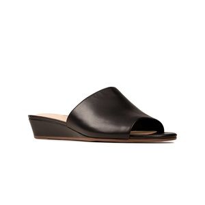 NEW w/ Box. Clark’s Black Leather “Sense Slide”